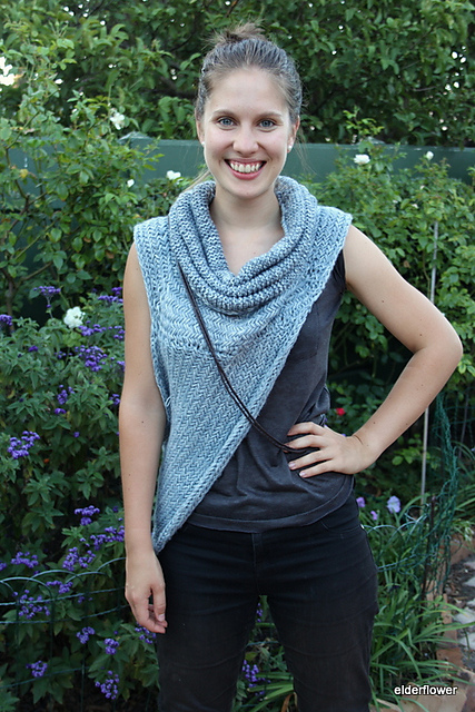 Asymmetric cowl