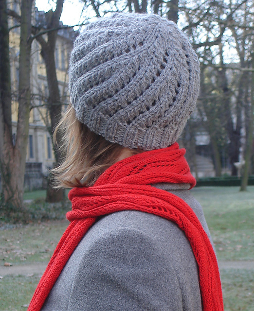 26 Mütze mit Lochmuster / Hat with Lace Pattern