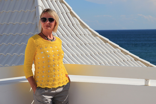 # 16 Pulli mit Lochmuster