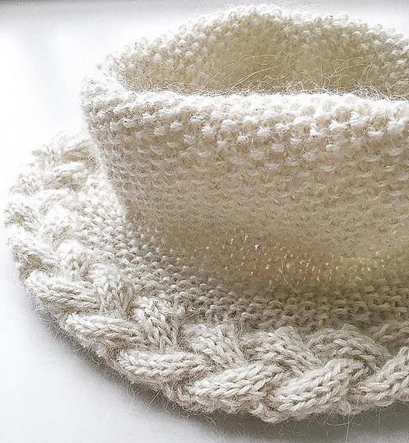 Snøfnugghalsen // Cabled snowflake cowl