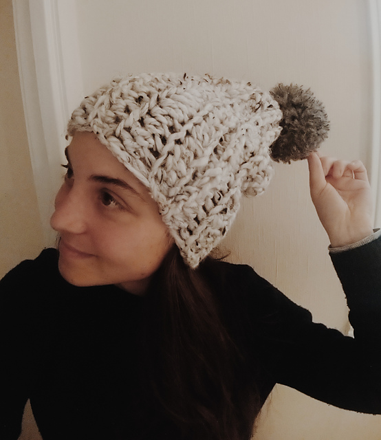 Cluthar Pom Pom hat