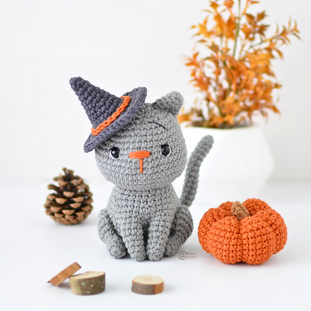 Halloween Cat with Pumpkin