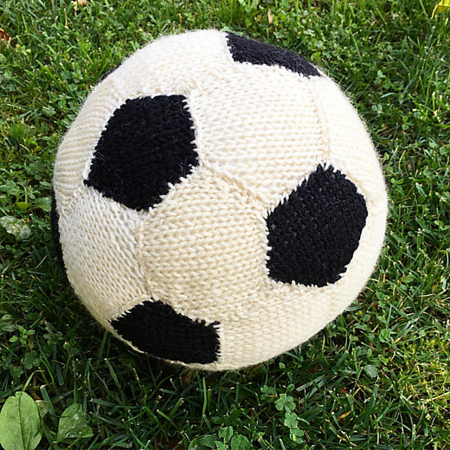 Ravelry: Knit Fútbol pattern by Elise Lopez
