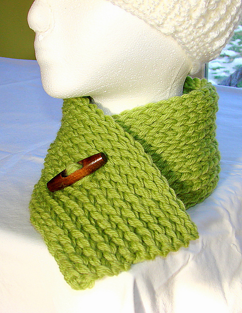 Faux Knit Scarflette