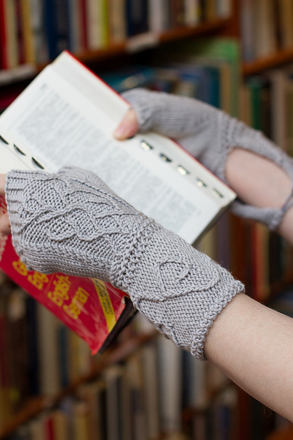 Foundling Mitts (Twisted Version)