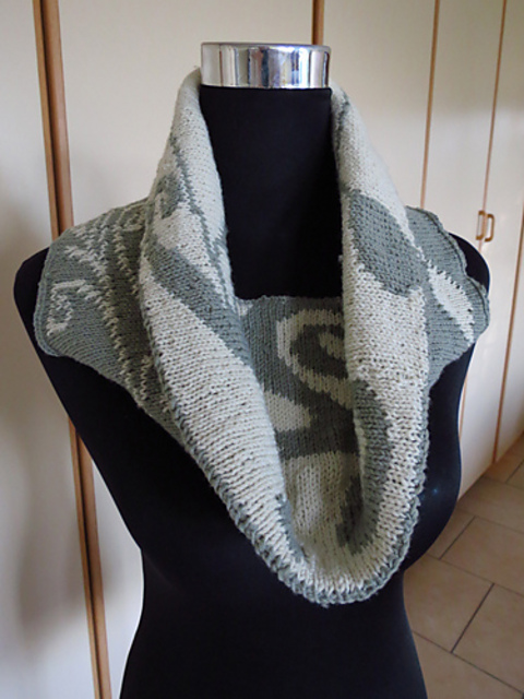 Cambria Reversible Cowl