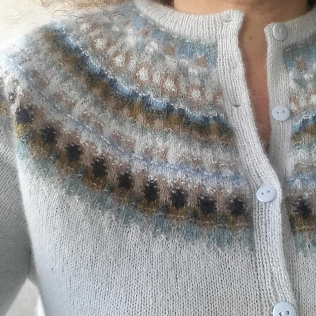 The Pale Shimmer - Bleka Skimret Sweater