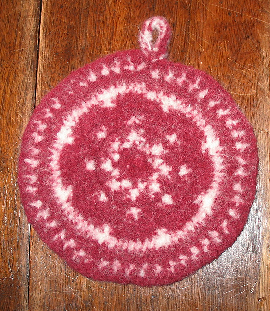 Ravelry Felted Hot Pads pattern by Lyn Robinson