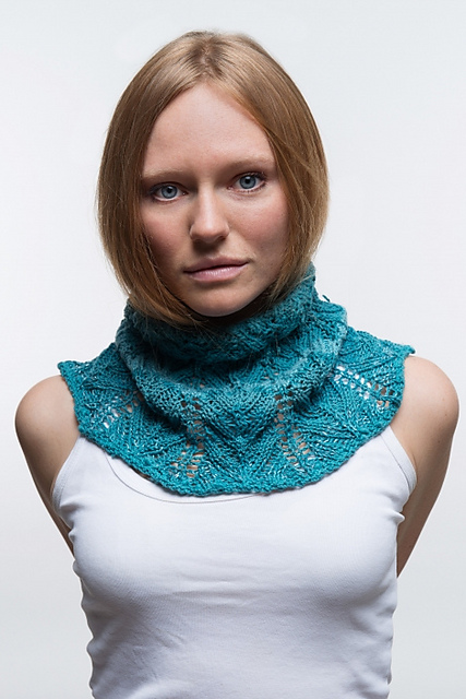 Del Fiori Shaped Cowl