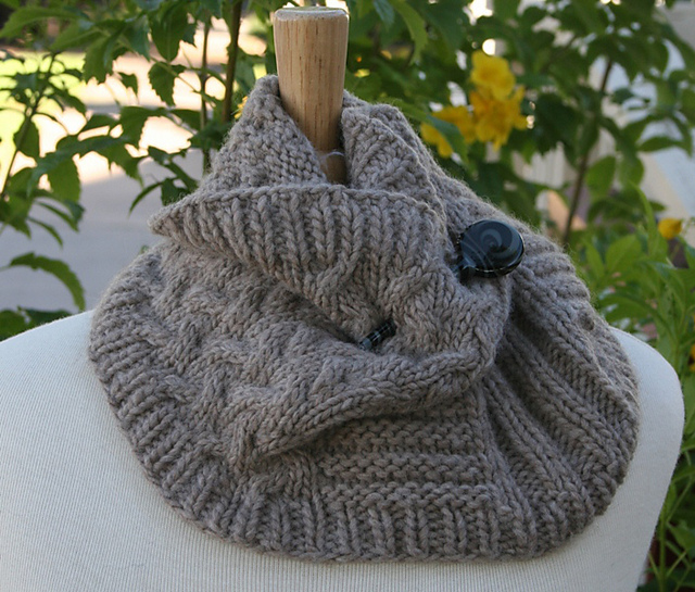 Chantillon Cowl