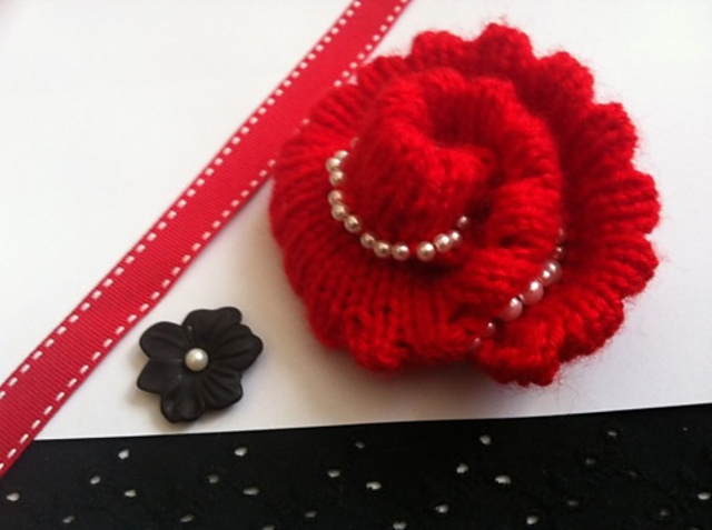 Knitted flower brooch