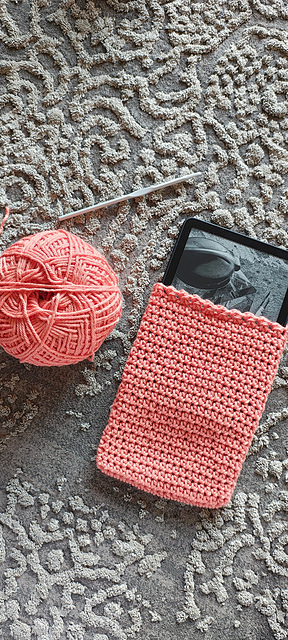 Cutsie e-reader sleeve