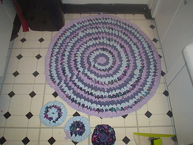 Ravelry: Circle Rag Rug pattern by Sally Harding