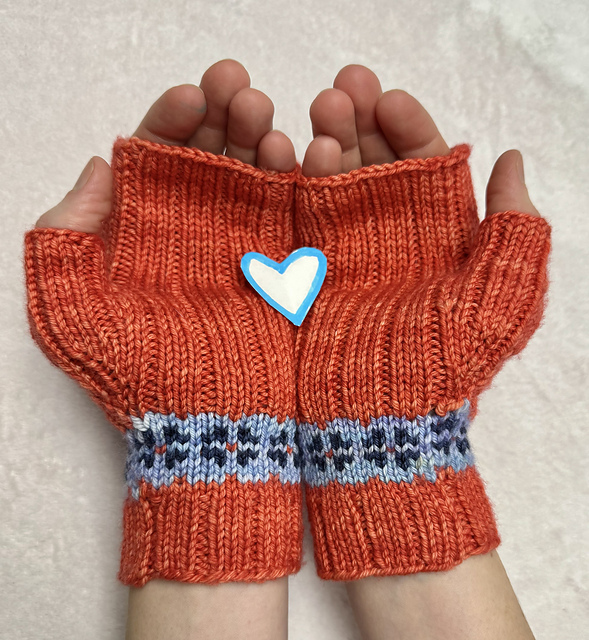 Daisy Chain Mitts