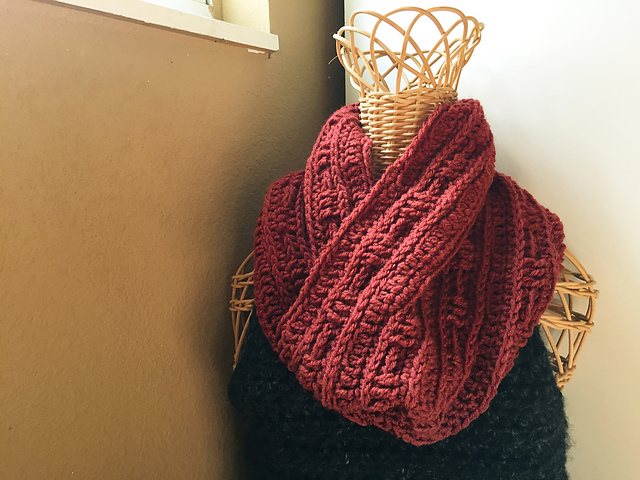 Redbud Ridge Cowl