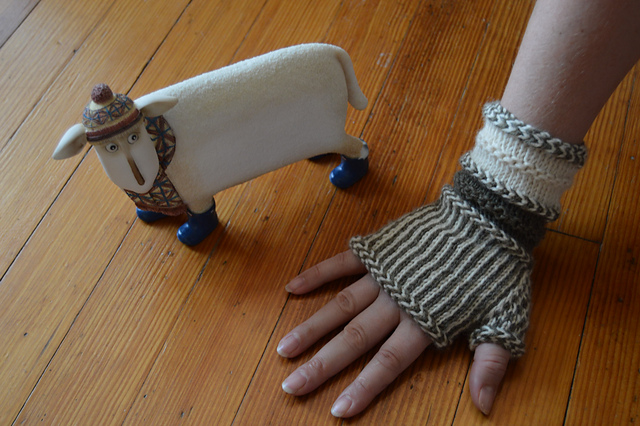 Twined Sampler Mitts
