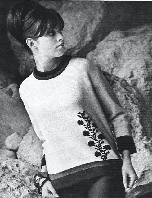 1360 Lady's sweater with embroidered rose