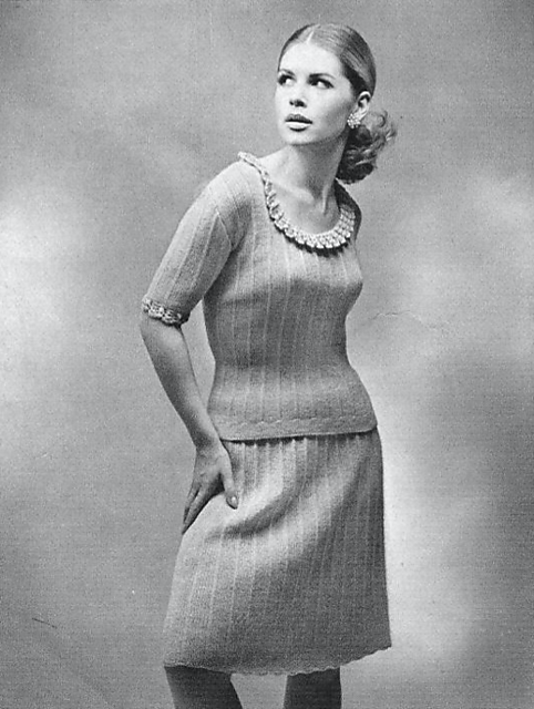 1430 Fashionable lady's two-piece suit