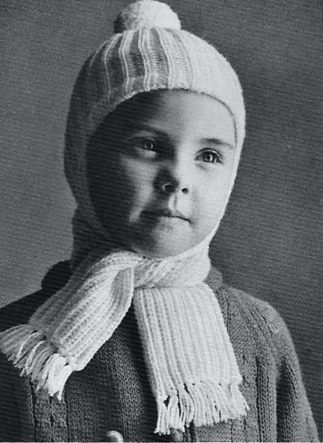1442 Child's cap with two ends to bind