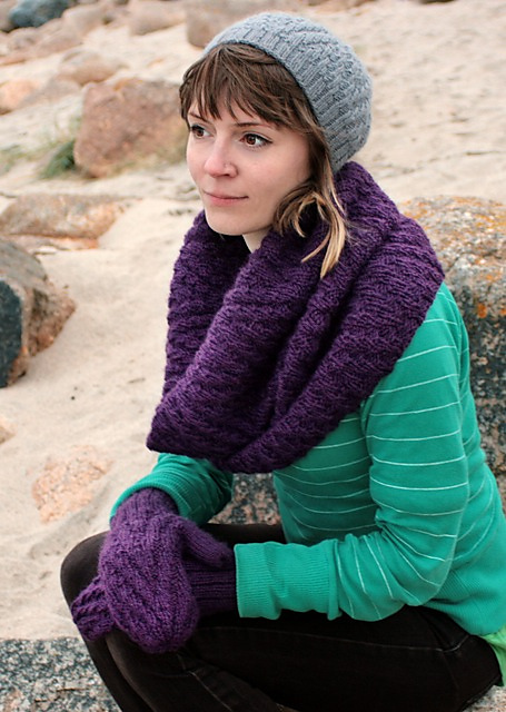 Zig Zag Snood and Mittens