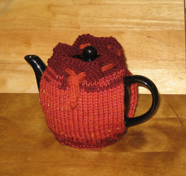 Flat-Bottomed Sleeveless Teapot Sweater (Tea Cozy)