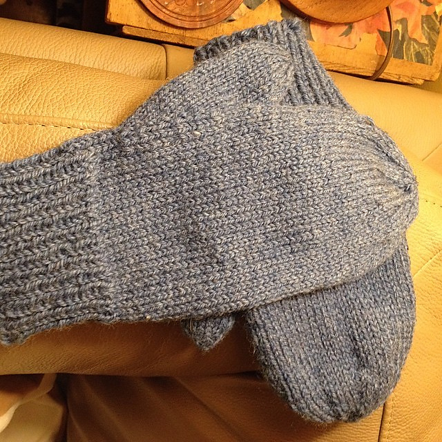 Girls and Ladies Mittens #628