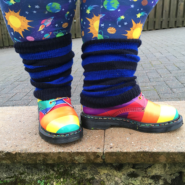 Ravelry Chunky Stripe Leg Warmers pattern by Midwinter Yarns