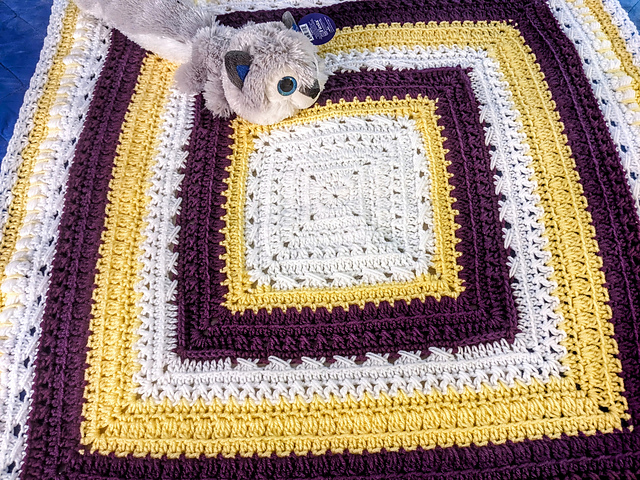 Playing with stitches granny square baby blanket - Main Image