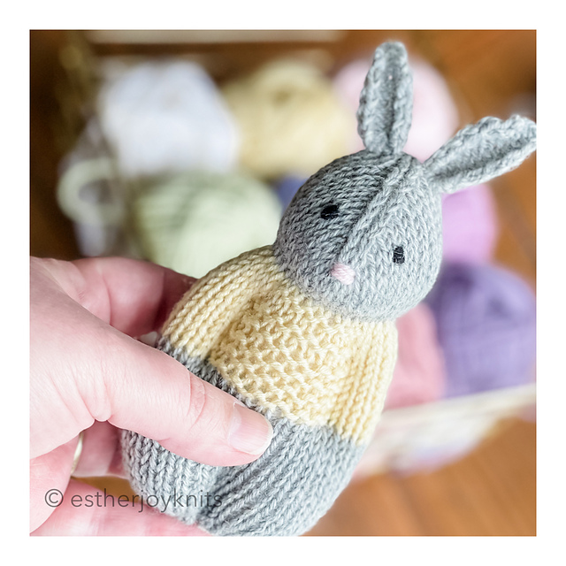 Ravelry: Rabbit in the Round pattern by Esther Braithwaite