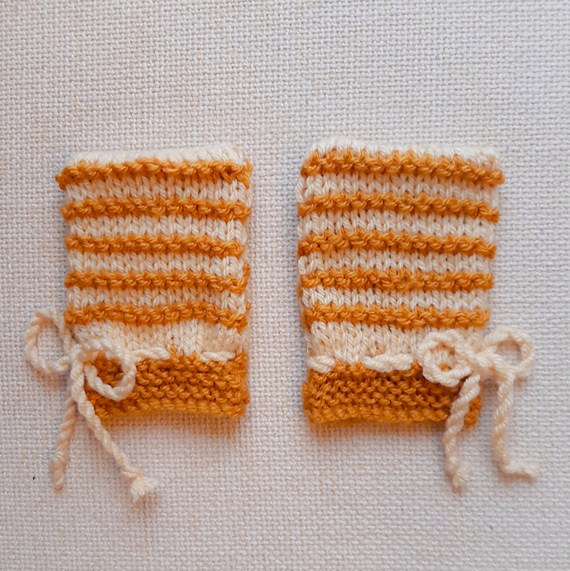 Gold Style Mittens