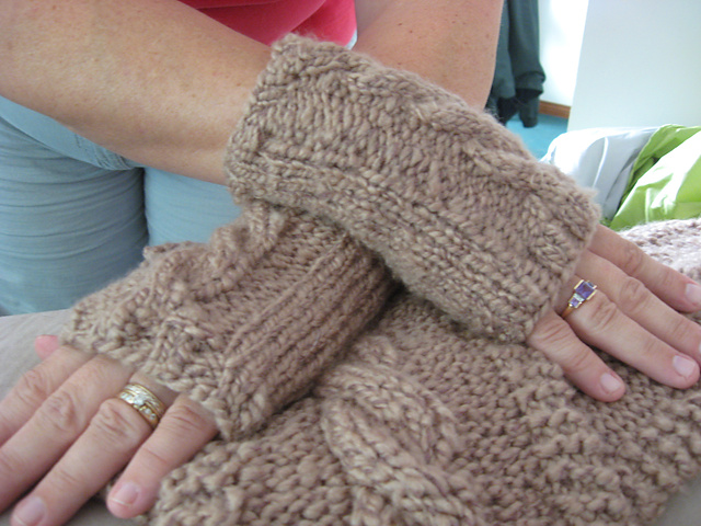 Comfy Cabled Wristwarmers