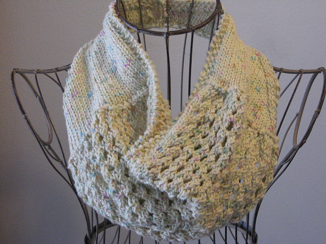Cat's Eye Cowl