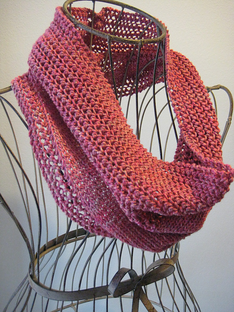 Sweet Strawberry Cowl