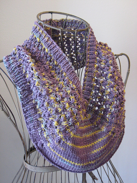 Pretty Plum Cowl