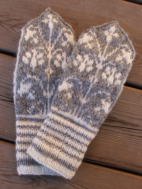 Damevott med Liljer / Lilies: Woman's Mittens