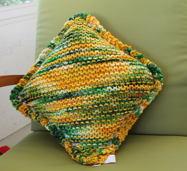 Ravelry Bulky Yarn Pillow Cover pattern by Debbie Trainor