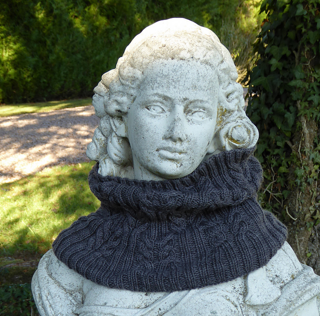 Diviana Cowl