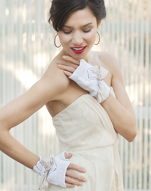 Tie the Knot Gloves