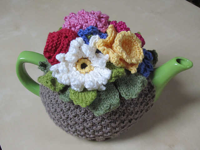 Flower basket tea cosy