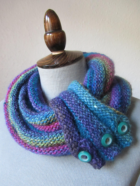 Reversible cowl