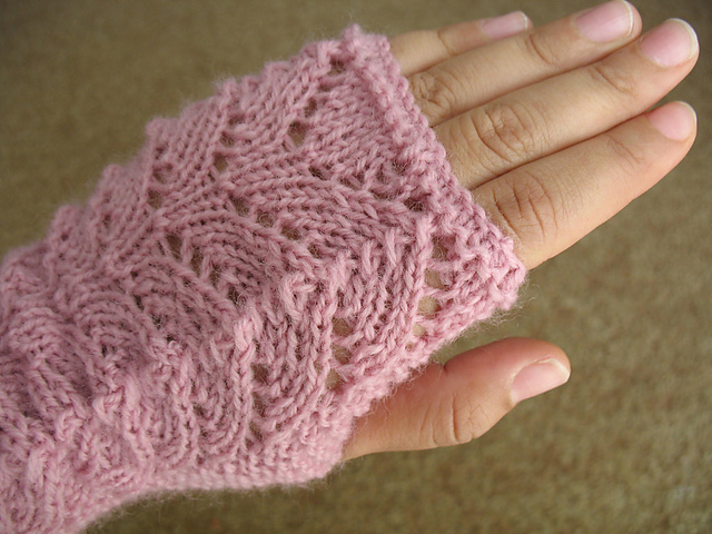 Fishtail Fingerless Mitts