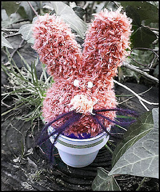 Hoppy egg cozy