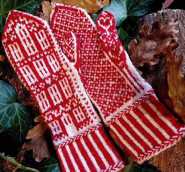 Christmas Townhouse Mittens
