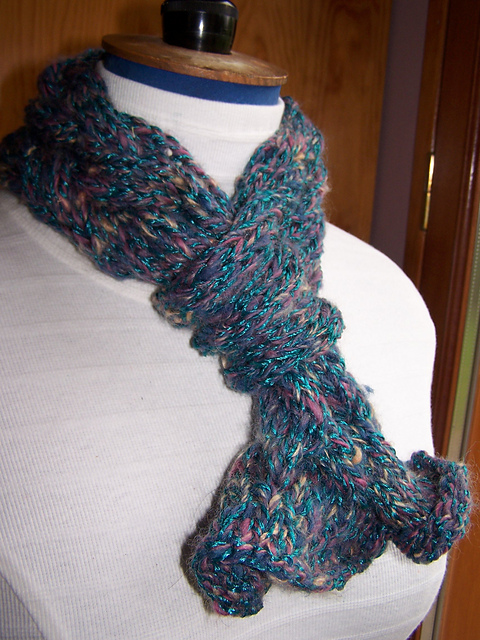 Fancy cabled cowl