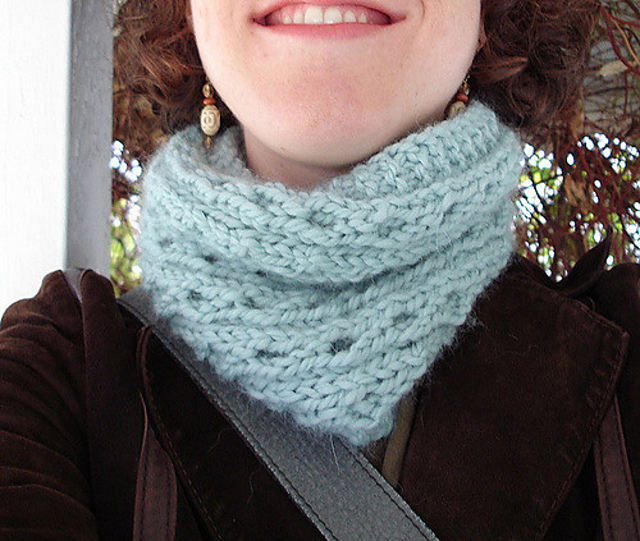 Ravelry Quickie Cowl pattern by Fawn Pea
