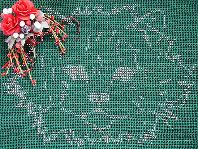 Beaded Filet Cat Centerpiece