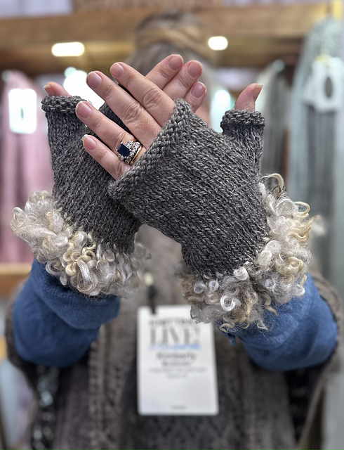 Mumford Mitts
