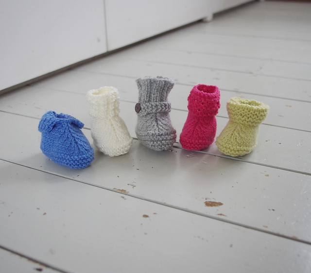 Super Easy Baby Booties