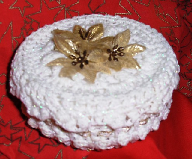Round gift box ornament