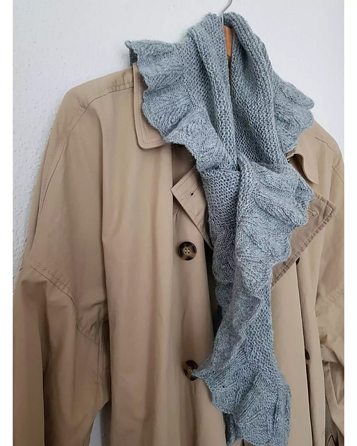 Feather scarf